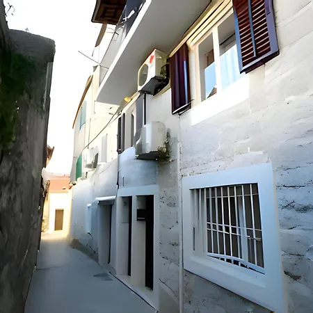 The Stone Alley Retreat 아파트